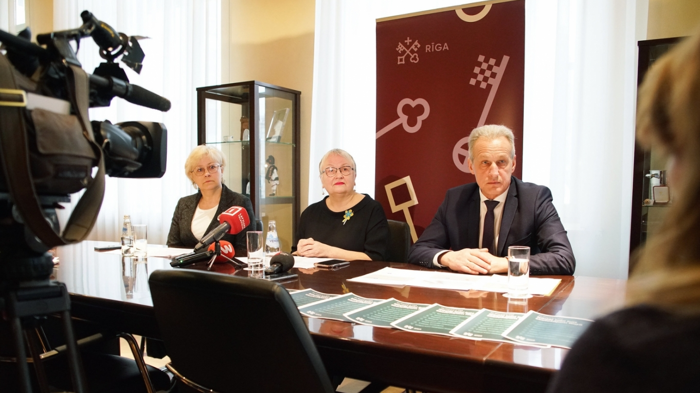 Rīgas pašvaldība aicina kļūt par pedagogiem galvaspilsētas skolās 